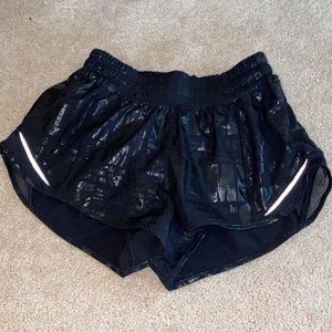 Lululemon Hotty Hot shorts 2.5